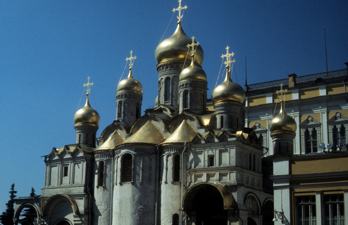 Nhà thờ Truyền tin trong khuôn viên điện Kremly.