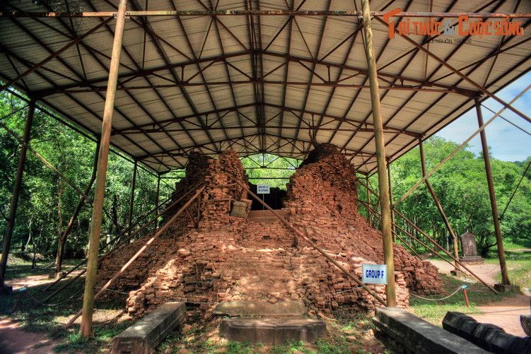 Có từ thế kỷ VIII, các tháp này được giới nghiên cứu xếp vào nhóm phong cách kiến trúc Mỹ Sơn E1. Đây chính là phong cách xuất hiện sớm nhất của kiến trúc Chăm Pa.