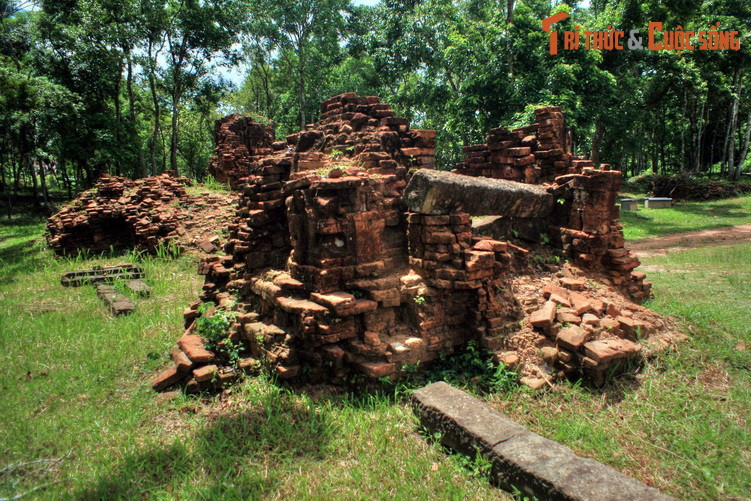 Phong cách kiến trúc Mỹ Sơn E1 phản ánh ảnh hưởng từ bên ngoài của văn hóa tiền Angkor và cả nghệ thuật Dvaravati và miền Nam Ấn Độ, là nền tảng để người Chăm phát triển các dạng kiến trúc giai đoạn sau này.