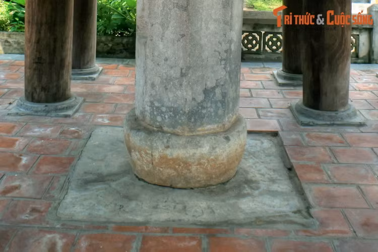 Các bộ phận của cột kinh Phật được gắn chặt với nhau bằng mộng mà không cần sử dụng chất kết dính, trải qua rất nhiều giai đoạn lịch sử vẫn vững chắc và giữ được dáng vẻ ban đầu.