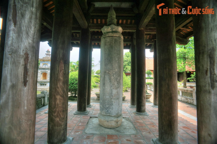 Theo các nhà nghiên cứu, cột kinh Phật chùa Nhất Trụ được vua Lê Đại Hành cho dựng vào năm 995 nhằm cầu mong quốc thái dân an, triều đình vững mạnh và sự tin tưởng nhiệm màu của Phật pháp. Hiện vật cao 4,16 mét, nặng 4,5 tấn, được lắp ghép bằng 6 bộ phận bằng đá khác nhau.