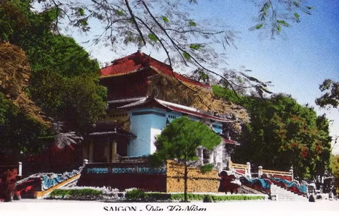 Đền Kỷ niệm trong Thảo Cầm Viên, nay là đền thờ Vua Hùng.