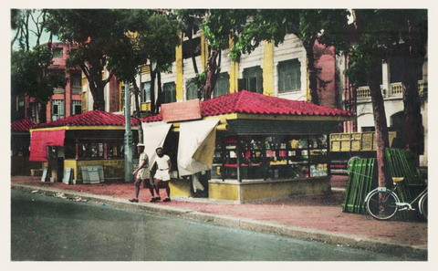 Các ki-ốt trên đại lộ Charner, nay là đường Nguyễn Huệ.