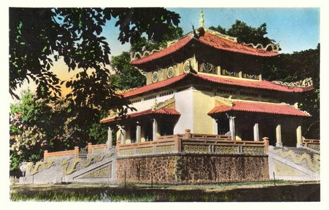 Một hình ảnh khác về đền Kỷ niệm.