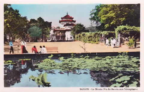 Một góc Thảo Cầm Viên với Viện Bảo tàng, nay là Bảo tàng Lịch sử TP. HCM, ở phía xa.