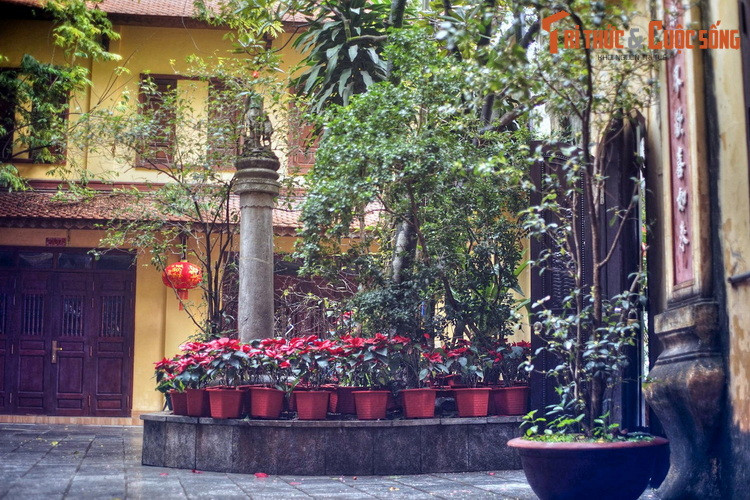 Về tổng thể, cây cột cổ của chùa Lý Triều Quốc Sư cao 2,4 mét, chia làm ba phần, bệ, thân và đỉnh.