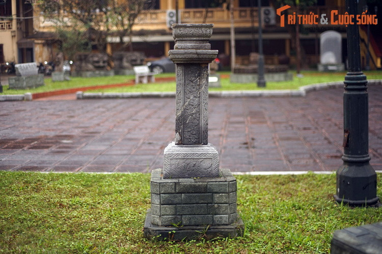 Theo nhà nghiên cứu Đỗ Minh Nghĩa (Viện Bảo tồn Di tích – Bộ Văn hóa Thể thao và Du lịch), cây hương đá được người xưa gọi bằng những cái tên khác nhau như “Thạch trụ hương”, “Thạch trụ đài”, “Thiên đài”, “Hương đài”, “Chúc đài”...