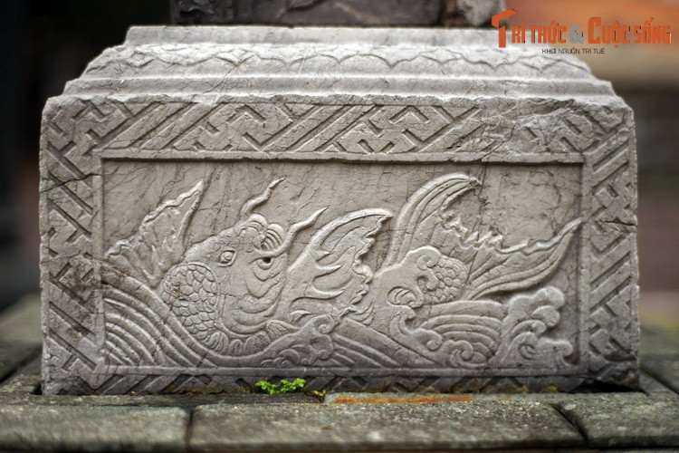 Nghệ thuật chạm khắc trên cây hương đá có thể xem là tín hiệu ngôn ngữ, thông điệp đối với cộng đồng dân chúng ở làng quê, đặc biệt trong bối cảnh nhiều người không biết chữ.