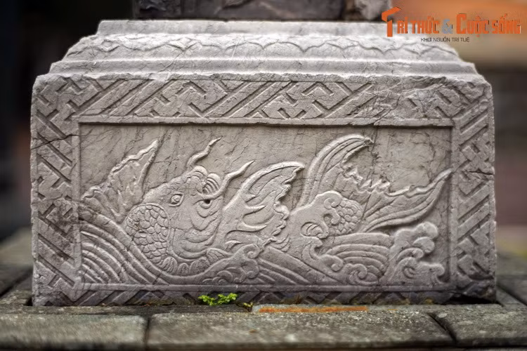 Nghệ thuật chạm khắc trên cây hương đá có thể xem là tín hiệu ngôn ngữ, thông điệp đối với cộng đồng dân chúng ở làng quê, đặc biệt trong bối cảnh nhiều người không biết chữ.