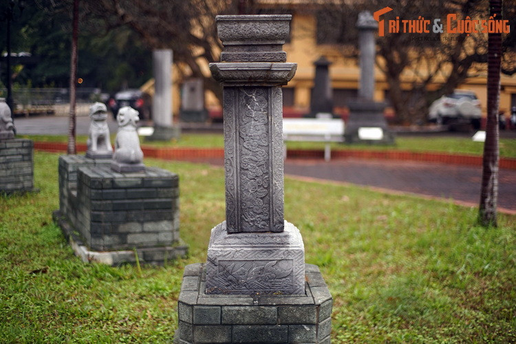 Cho tới ngày nay, dù có nhiều thay đổi về hình thức và chất liệu, cây hương đá vẫn còn tồn tại trong đời sống tinh thần của người dân tại nhiều địa phương ở Việt Nam. (Bài có sử dụng tư liệu của Tạp chí Nghiên cứu Phật học).