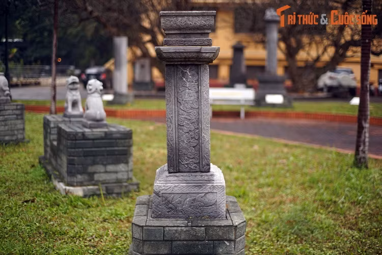 Cho tới ngày nay, dù có nhiều thay đổi về hình thức và chất liệu, cây hương đá vẫn còn tồn tại trong đời sống tinh thần của người dân tại nhiều địa phương ở Việt Nam. (Bài có sử dụng tư liệu của Tạp chí Nghiên cứu Phật học).