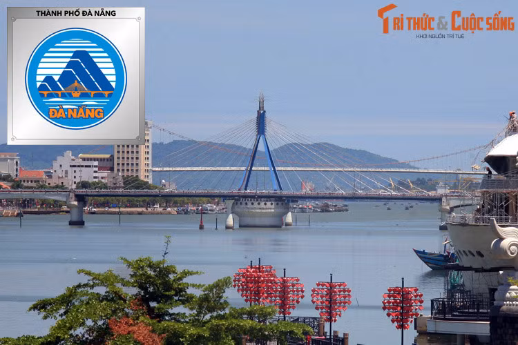Logo của TP Đà Nẵng: Cầu Sông Hàn. Khởi công vào năm 1998 và hoàn thành vào năm 2000, cây cầu quay độc đáo này là biểu tượng cho sự phát triển của một thành phố Đà Nẵng hiện đại và năng động.