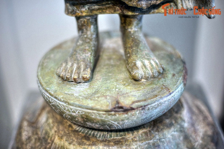 Theo các giám định, pho tượng được xác định có niên đại vào khoảng thế kỷ 8 - 9, liên quan đến một giai đoạn Phật giáo ở Champa phát triển hưng thịnh nhất. Đó là thời kỳ thuộc triều Indravarman II, còn gọi là “Vương triều Đồng Dương” hay “Vương triều Phật giáo”.