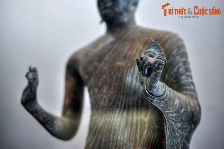 Di chỉ Đồng Dương - nơi phát hiện ra bức tượng vô giá này - là Phật viện lớn nhất Đông Nam Á từng được xây dựng trong lịch sử. Do sự bào mòn của thiên nhiên và tàn phá của con người, Phật viện này chỉ còn lại những dấu tích ít ỏi, mờ nhạt.