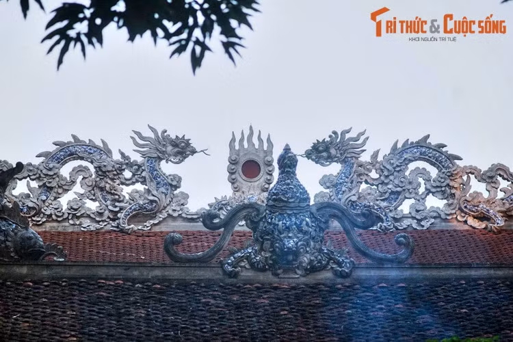 Rất nhiều người biết rằng Hà Nội có Thăng Long tứ quán và Thăng Long tứ trấn. Nhưng không phải ai cũng biết rằng hai bộ tứ này chỉ có tổng cộng 7 di tích, chứ không phải là 8 di tích theo cách suy nghĩ mặc định "4 + 4 = 8".