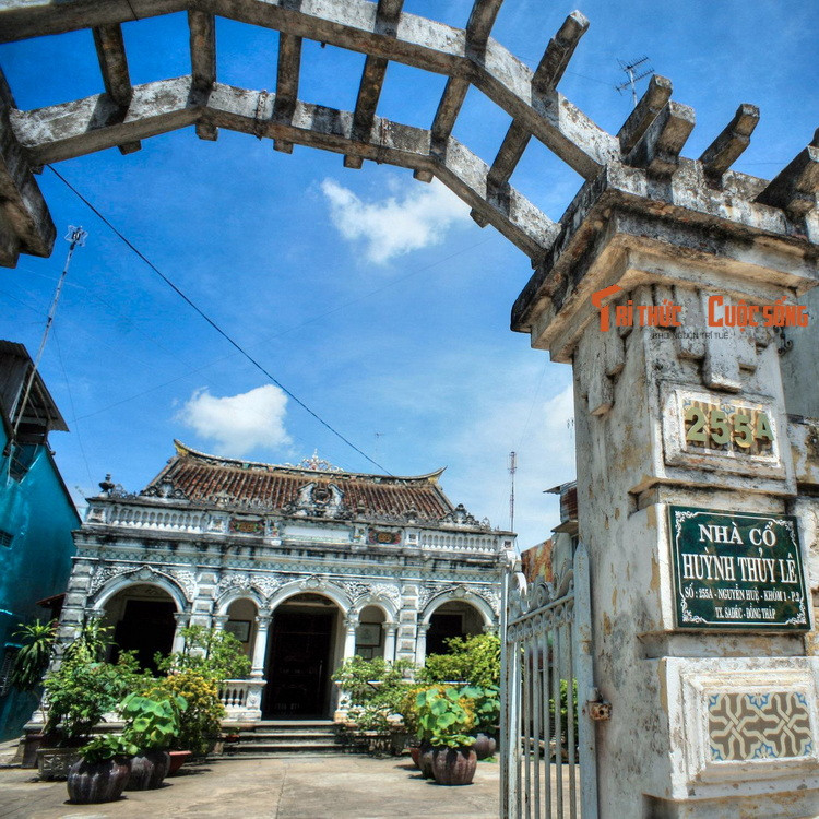 Nét xưa của nhà cổ Huỳnh Thủy Lê ở Sa Đéc. Ngôi nhà trăm tuổi nổi tiếng Nam Bộ này gắn với cuộc tình của nữ nhà văn Pháp Marguerite Duras và thiếu gia người Hoa Huỳnh Thủy Lê ở mảnh đất Sa Đéc đầu thế kỷ 20.