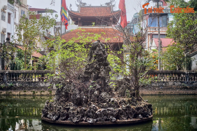 Sau những đợt trùng tu lớn, đình đã lấy lại được phần nào diện mạo xưa. Trước sân đình là nghi môn nhìn ra một hồ nước hình vuông, ở giữa có hòn non bộ, xung quanh cây cối xanh tốt.