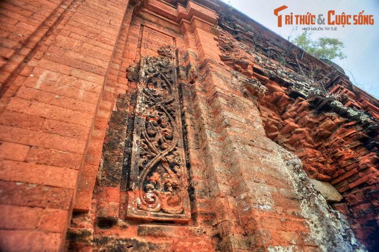 Trước tình hình này, UBND tỉnh Bình Định yêu cầu Sở Văn hóa, Thể thao (chủ đầu tư) tạm dừng thi công tu bổ, tôn tạo liên quan cụm tháp Bánh Ít để làm rõ những nội dung được phản ánh.