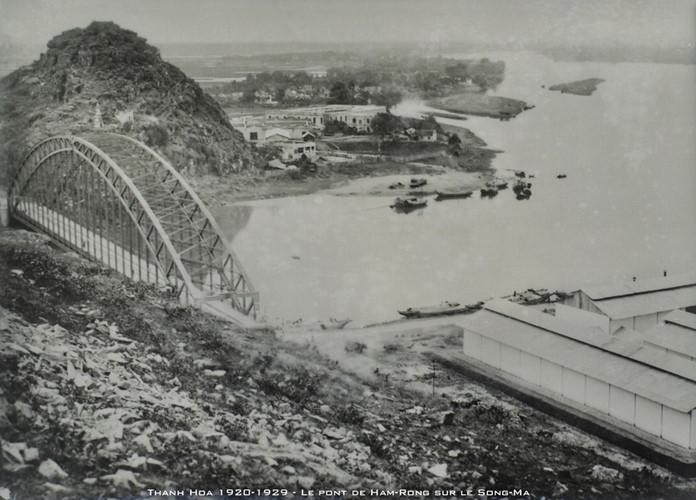 Cầu Hàm Rồng bắc qua Sông Mã, một biểu tượng của xứ Thanh, thập niên 1920.