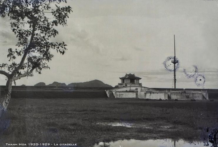 Thành Thọ Hạc ở Thanh Hóa thời Pháp thuộc, thập niên 1920. Tòa thành này được xây dựng dưới thời vua Gia Long và Minh Mạng của nhà Nguyễn.
