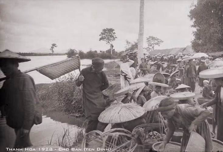 Một chợ bản ở Yên Định, Thanh Hóa năm 1928.