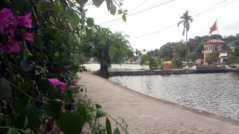 Một chiều yên bình bên hồ.