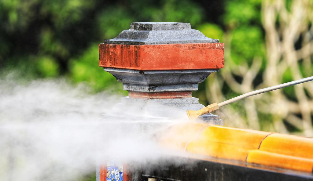 Đầu phun đặc biệt được sử dụng để tạo ra luồng hơi nước nóng có áp lực từ 0,5-1 bar, làm sạch hiệu quả các vết bẩn, rêu mốc lâu ngày nhưng vẫn nhẹ nhàng, không làm tổn hại bề mặt gạch.