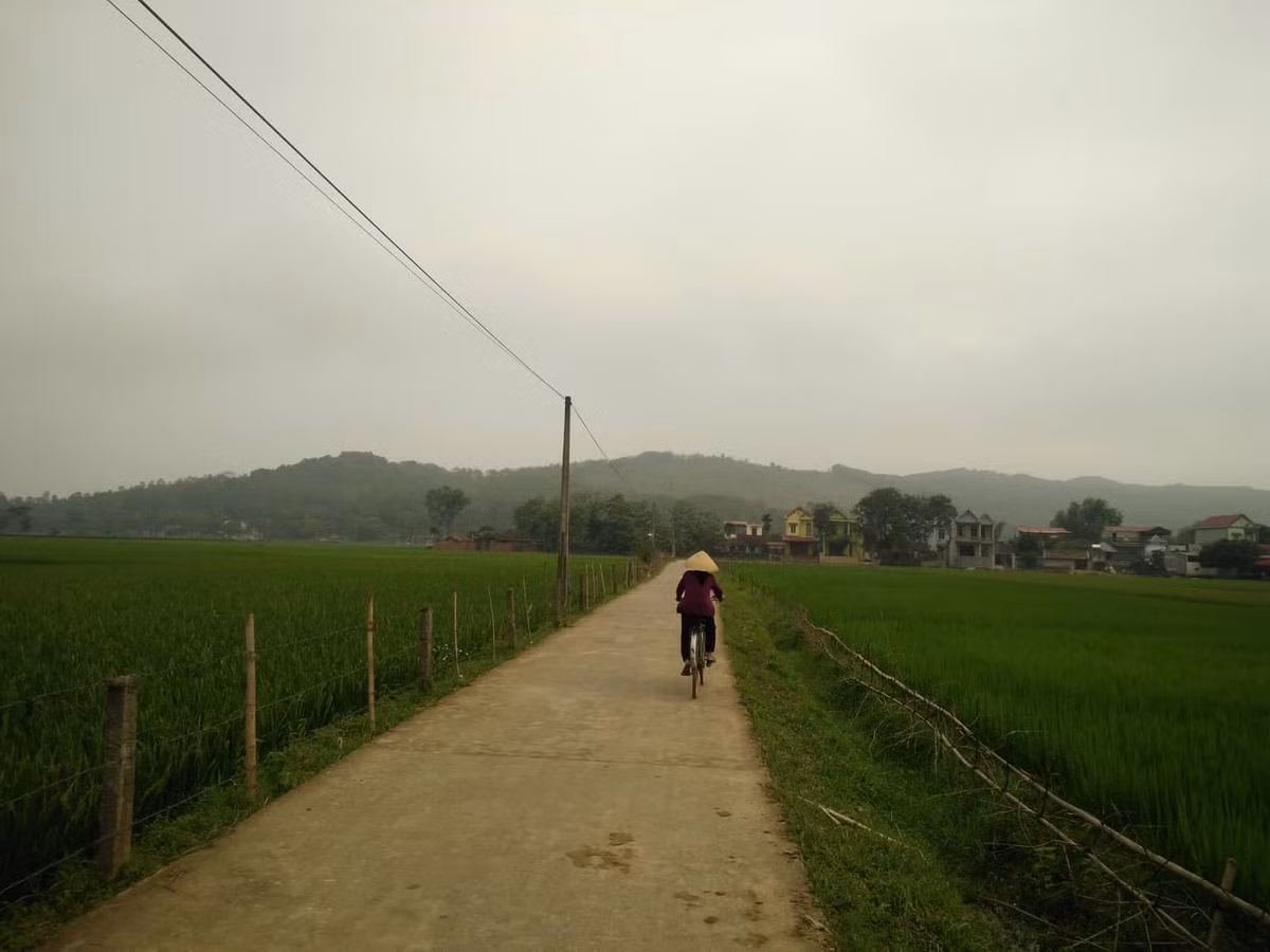 Dieu huyen bi quanh ngon nui “co tien ha pham” doc nhat VN