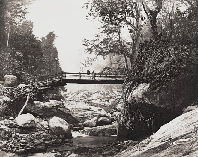 Ngoài mục tiêu chính trị, những nhà cai trị cũng sử dụng máy ảnh cho các mục đích các như: nghệ thuật, bưu thiếp hoặc đồ lưu niệm. Một số hình ảnh đầu tiên được chụp tại quốc gia này đã được quân đội Anh và cơ quan dân sự lưu trữ vào hồ sơ. Ảnh: CNN.