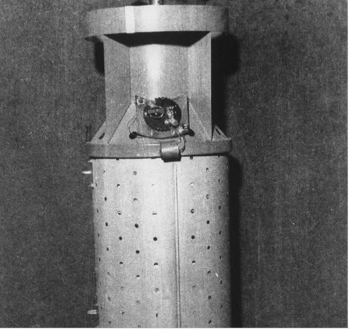 Bom dơi: Sử dụng hàng nghìn con dơi mang theo bom cháy siêu nhỏ là dự án vũ khí của Mỹ trong Chiến tranh Thế giới thứ 2. Tuy nhiên dự án này đã nhanh chóng thất bại.