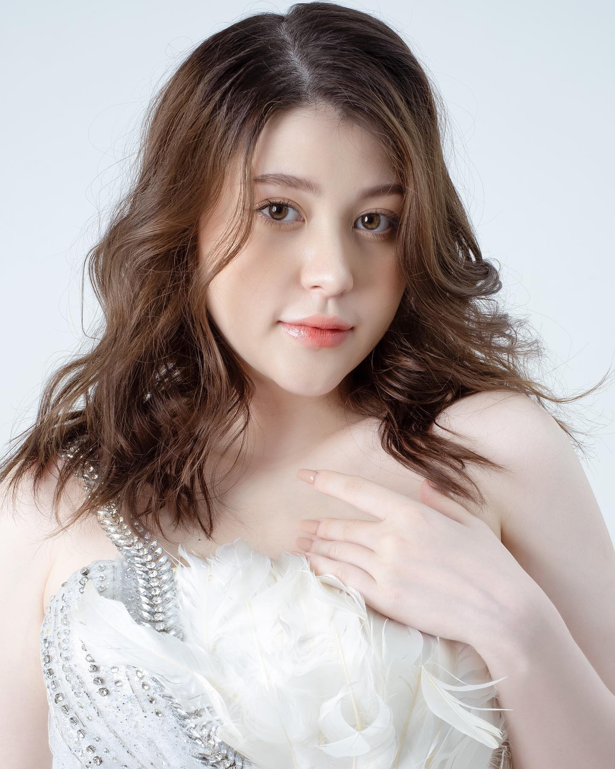 Nàng hot girl lai đã kết hôn và sinh con đầu lòng vào tháng 3/2022, những hình ảnh mới sau sinh của cô nàng nhận về nhiều sự quan tâm, đặc biệt nhan sắc thăng hạng của cô trở thành tâm điểm.