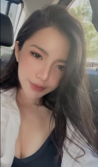 Quay clip cận cảnh khuôn mặt, Tú Linh khoe đường nét thay đổi nhưng ai cũng công nhận rằng cô nàng xinh đẹp, mặn mà hơn xưa.