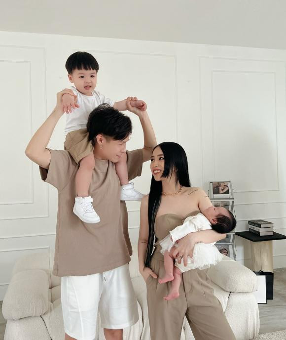 Rất nhiều người phải xuýt xoa trước vóc dáng của mẹ bỉm hai con, thậm chí còn “rần rần” xin bí quyết từ cô.