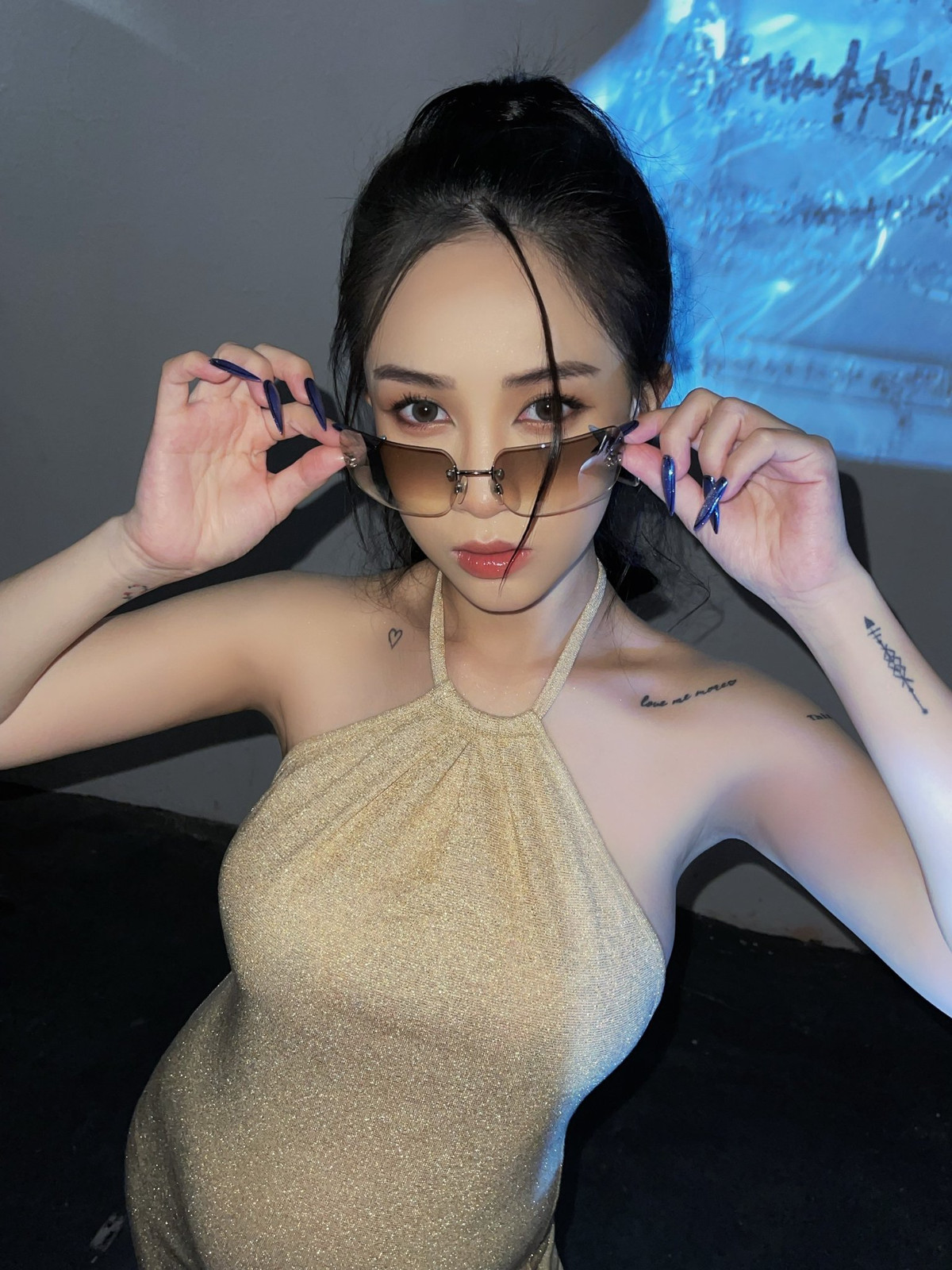 Kể cả trong thời gian mang thai lẫn sau sinh, con gái Minh Nhựa chưa bao giờ khiến netizen phải thất vọng vì phong độ nhan sắc của mình.