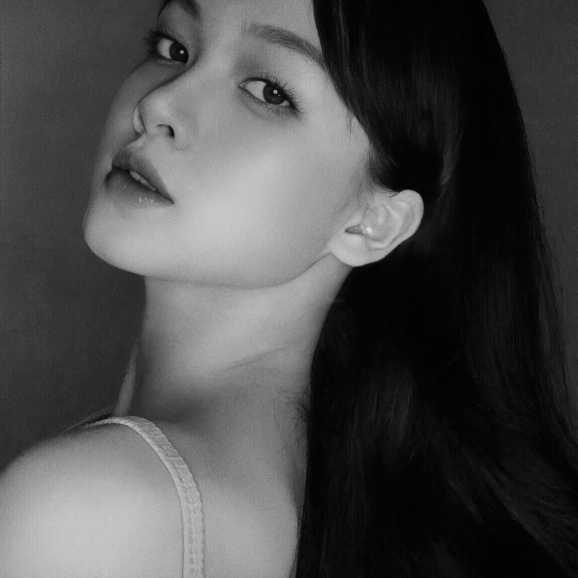 Được biết, Quế Linh và Nhâm Mạnh Dũng bằng tuổi nhau. Cô hiện đang học khoa Giáo dục tiểu học chất lượng cao tại trường Đại học Thủ đô Hà Nội.