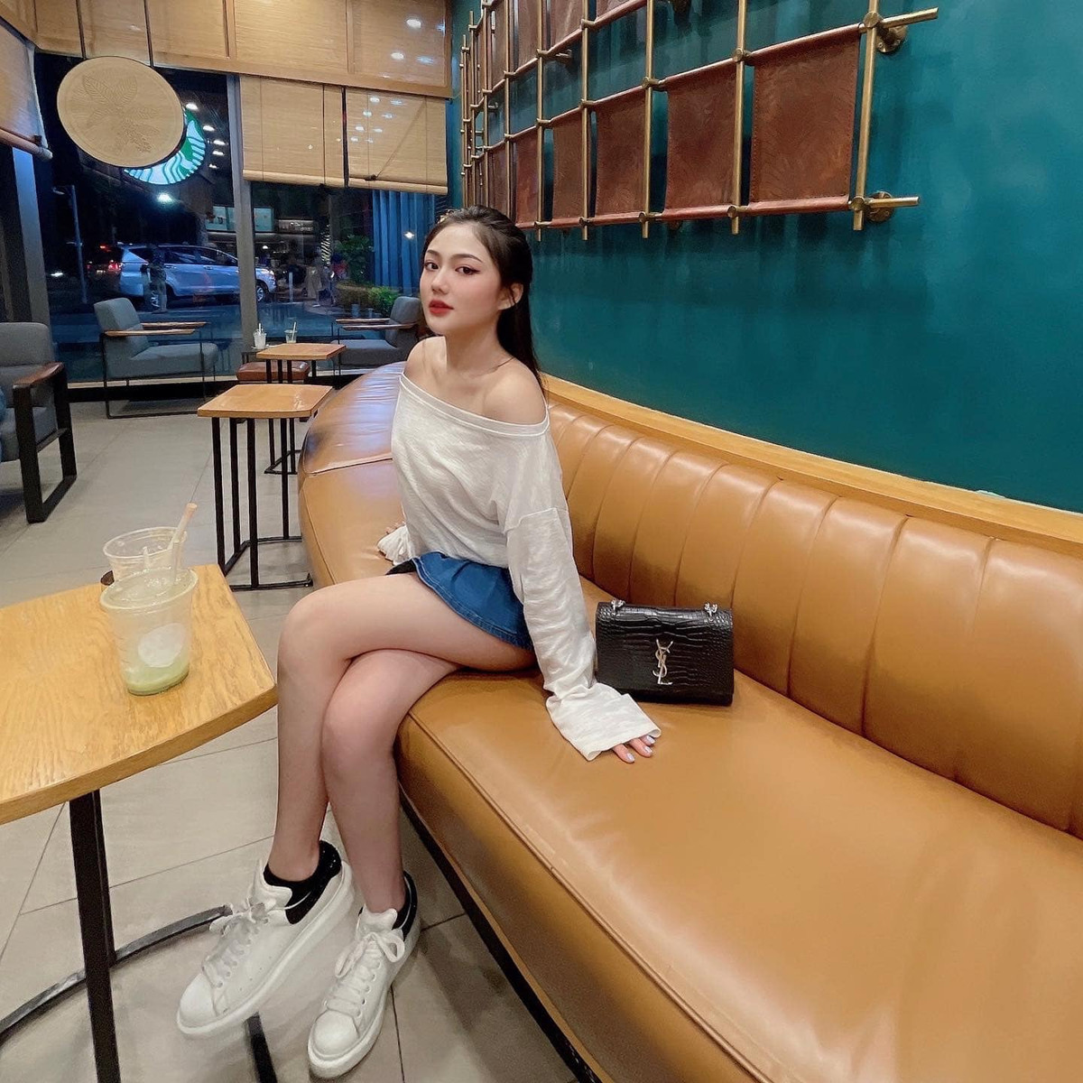 Nàng hot girl xinh đẹp khá kín tiếng trên mạng xã hội. Nhưng cái tên Triệu Vy vẫn luôn được đông đảo bạn trẻ yêu mến. Ảnh: FBNV