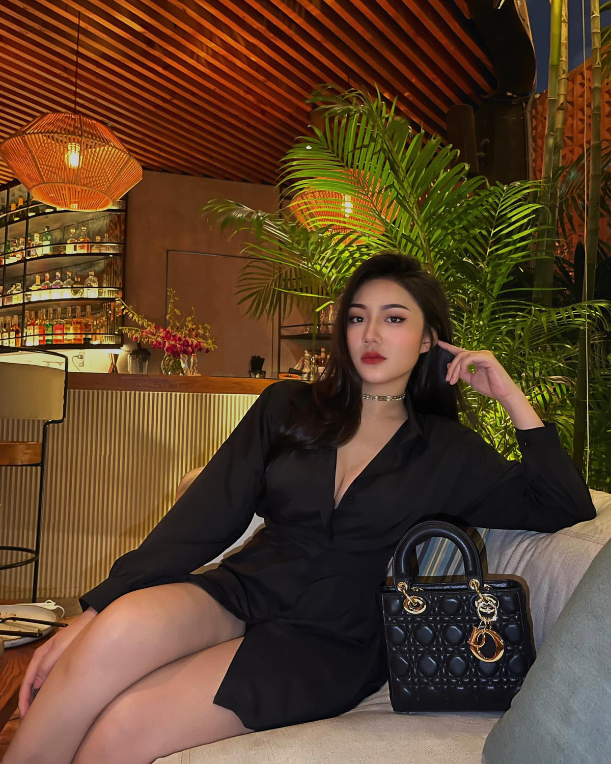 Trần Nguyễn Triệu Vy là hot girl từng gây "bão mạng" với cái tên đặc biệt cùng nhan sắc xinh xắn và vóc dáng chuẩn đẹp thu hút mọi ánh nhìn.