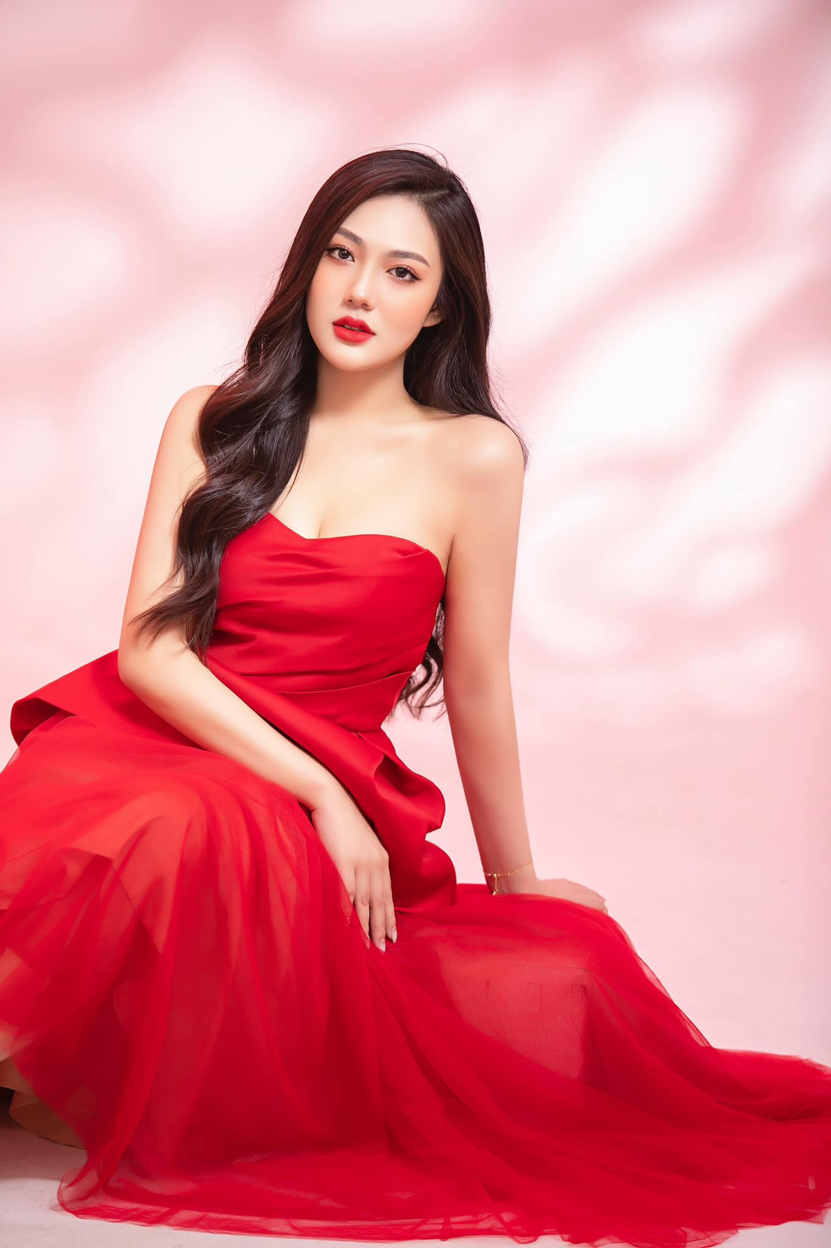 Góc nghiêng xinh đẹp của Triệu Vy cũng là điểm nhấn trên cơ thể của cô với người đối diện.