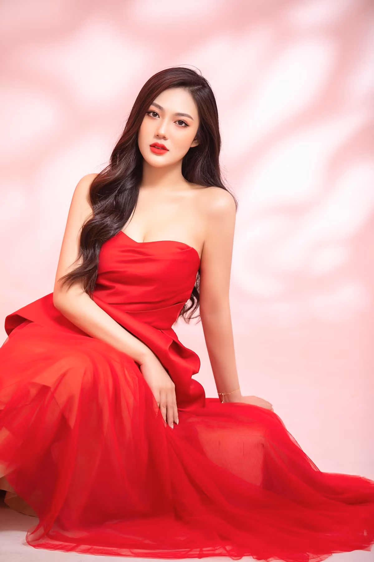 Góc nghiêng xinh đẹp của Triệu Vy cũng là điểm nhấn trên cơ thể của cô với người đối diện.