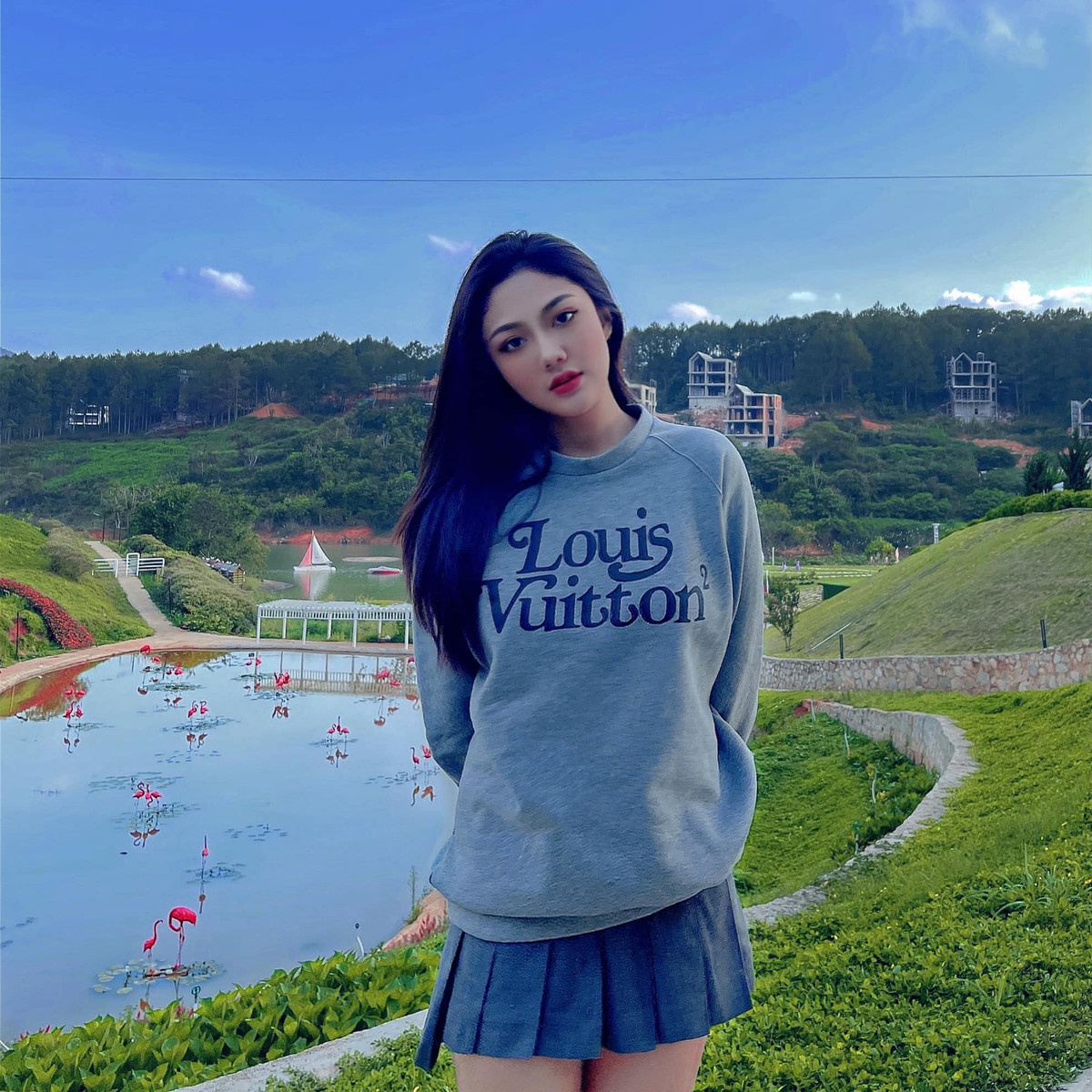 Sự nổi tiếng cũng khiến hot girl Sài thành đôi khi nhận được những tin nhắn gạ gẫm. Nhưng thường thì Triệu Vy không quan tâm quá nhiều và chọn cách bỏ qua.