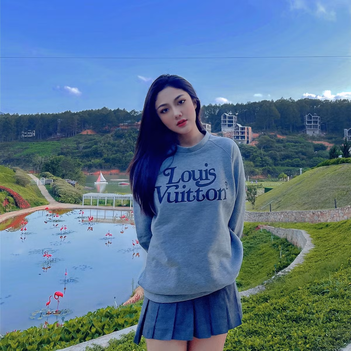 Sự nổi tiếng cũng khiến hot girl Sài thành đôi khi nhận được những tin nhắn gạ gẫm. Nhưng thường thì Triệu Vy không quan tâm quá nhiều và chọn cách bỏ qua.