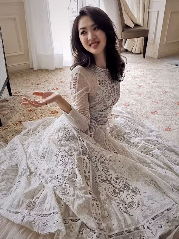 Để có được vóc dáng uyển chuyển, ngay từ nhỏ người đẹp này đã theo học vũ công và thường xuyên biểu diễn tại Trung tâm Kịch nghệ của Đại học Harvard.