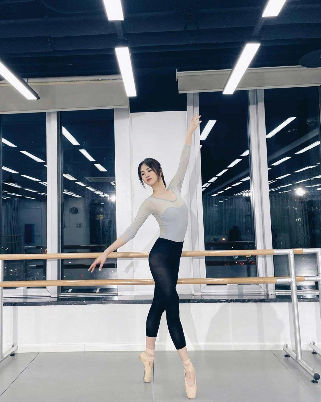 Nhan sắc xinh đẹp cùng vóc dáng như người mẫu của ái nữ nhà Huawei luôn gây ấn tượng với người đối diện.