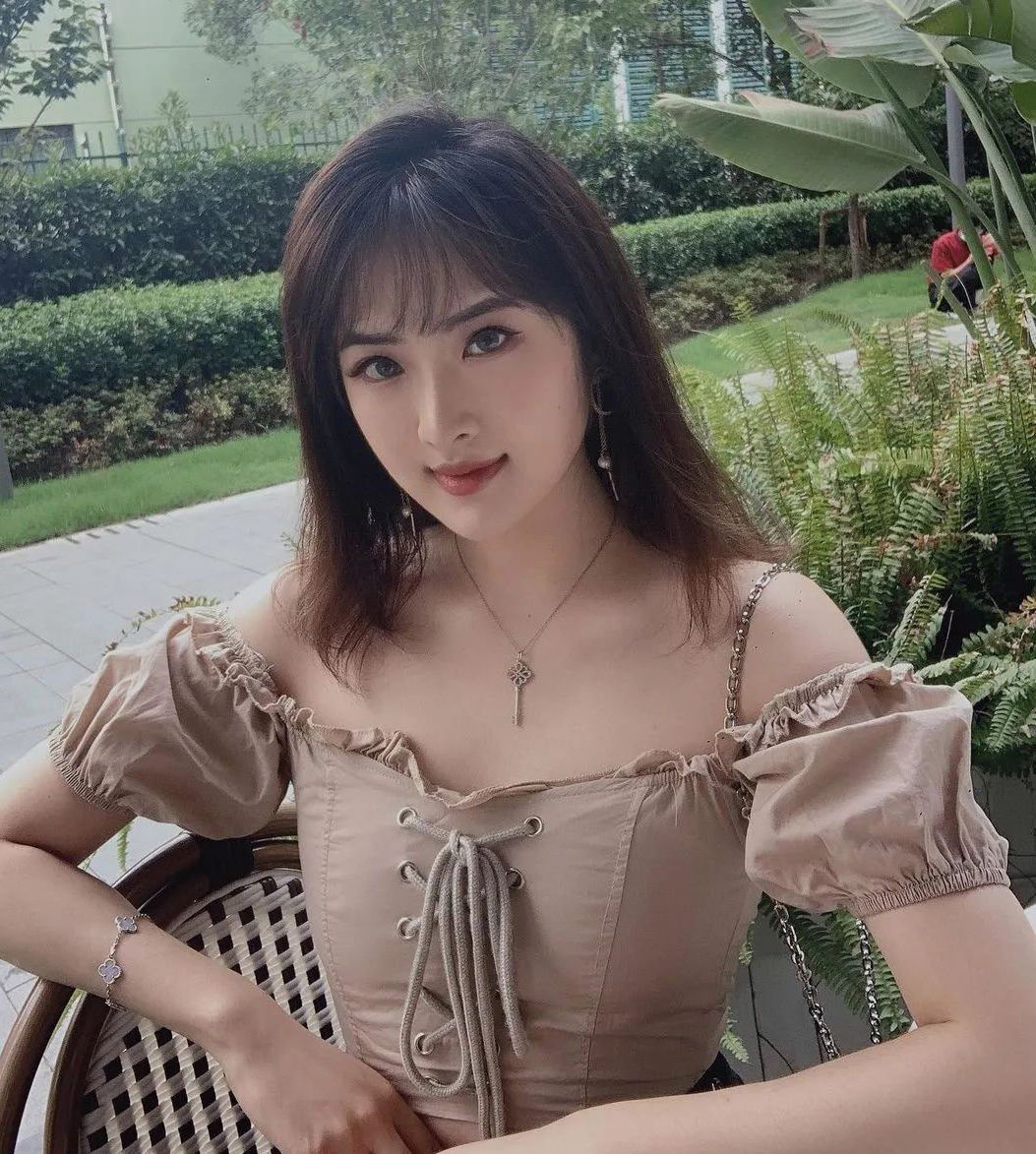 Annabel Yao luôn gây chú ý với ngoại hình xinh đẹp với chiều cao ấn tượng 1,7m đặc biệt là đôi chân dài nuột nà như người mẫu.