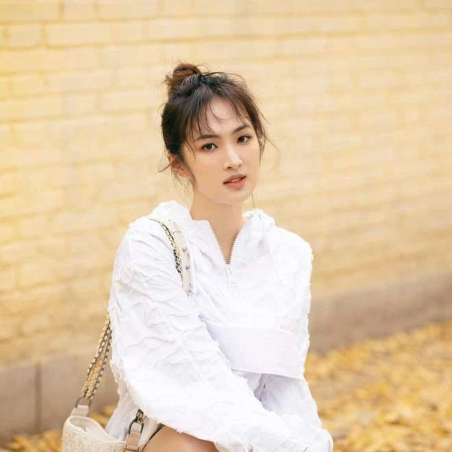 Annabel Yao, tên tiếng Trung là Diêu An Na, sinh năm 1998 được biết đến là ái nữ của người sáng lập tập đoàn đa quốc gia Huawei, Nhậm Chính Phi.