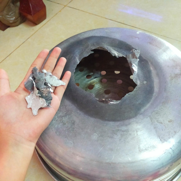 Không vào bếp thì thôi, một khi đã trổ tài thì phải có ít nhất một chiếc nồi... ra đi.