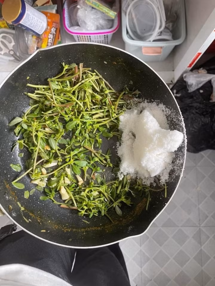 Bên cạnh các thành phẩm “ngon lành cành đào” thì cũng không hề thiếu những thảm hoạ nấu ăn khiến người xem không biết nói gì hơn ngoài việc lặng lẽ lắc đầu ngán ngẩm.