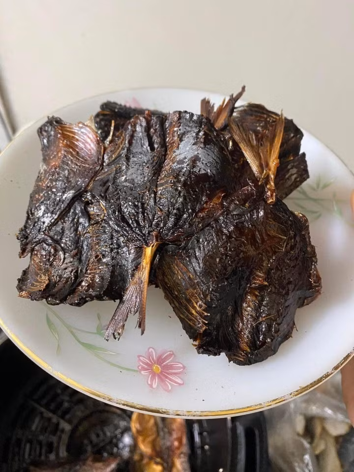 Từ cá chỉ vàng biến thành "chỉ đen" chỉ trong một lần lên chảo.