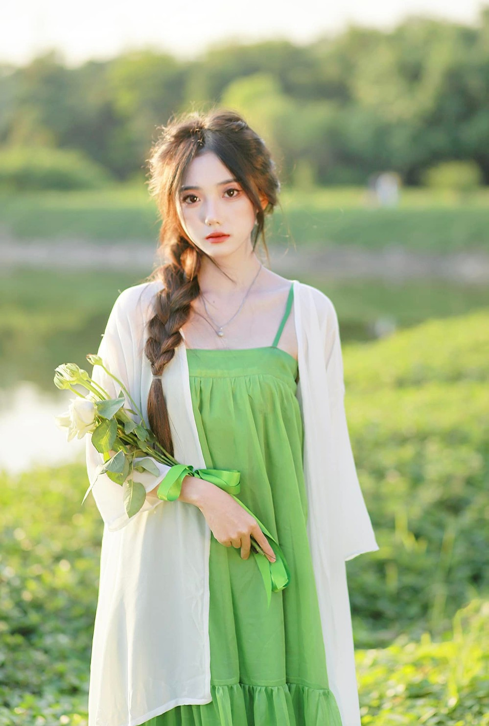 Hoài Thu dường như khá yêu thích phong cách chụp ảnh và makeup kiểu Trung nên không khó để tìm được những bộ ảnh đậm chất Trung Quốc.