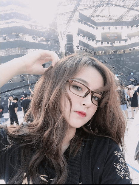 Một trong số những cô nàng nổi bật được nhiều người quan tâm là Dương Mỹ Linh, được biết cô nàng sinh năm 1996, quê ở Thái Nguyên.